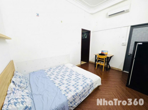 Cho thuê phòng trọ giá rẻ ban công đường Hậu Giang ngay sân bay Tân Sơn Nhất.