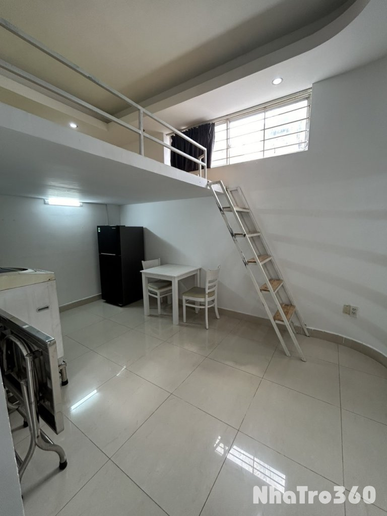 Cho thuê căn hộ duplex (có gác), Q10, đường Tô Hiến Thành, gần Vòng Xoay Dân Chủ, chợ Hoà Hưng, Go Miền Đông