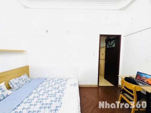 Cho thuê phòng trọ giá rẻ ban công đường Hậu Giang ngay sân bay Tân Sơn Nhất.