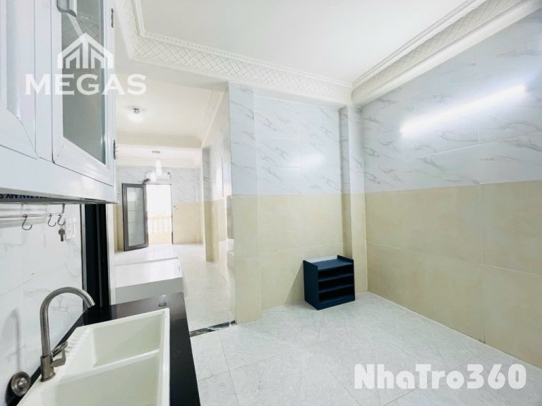 Full nội thất, ban công, rộng, thang máy