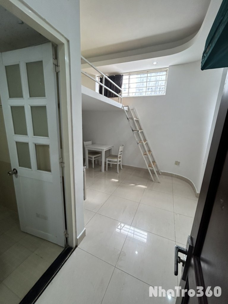 Cho thuê căn hộ duplex (có gác), Q10, đường Tô Hiến Thành, gần Vòng Xoay Dân Chủ, chợ Hoà Hưng, Go Miền Đông