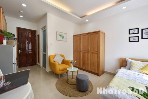 Cho thuê căn hộ ban công, Q1, Đường Trần Hưng Đạo, gần Công Viên 23/9, Cầu Nguyễn Văn Cừ, Cầu Ông Lãnh