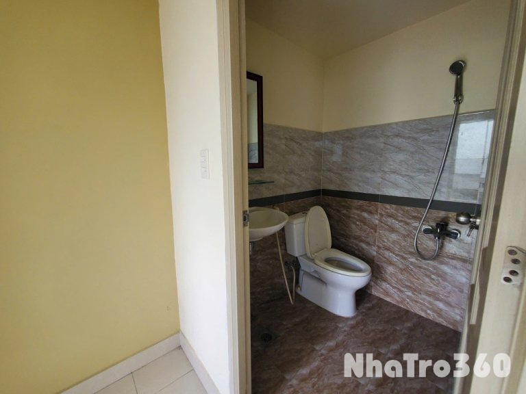 VẪN TRỐNG PHÒNG Ạ (có ban công 3tr8, kbcong3tr3)