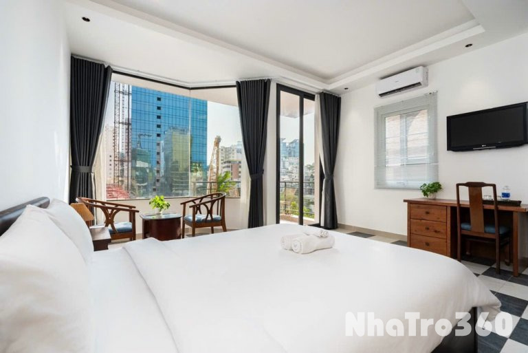 Cho thuê căn hộ quận 1 ban công ngay cầu Ba Son