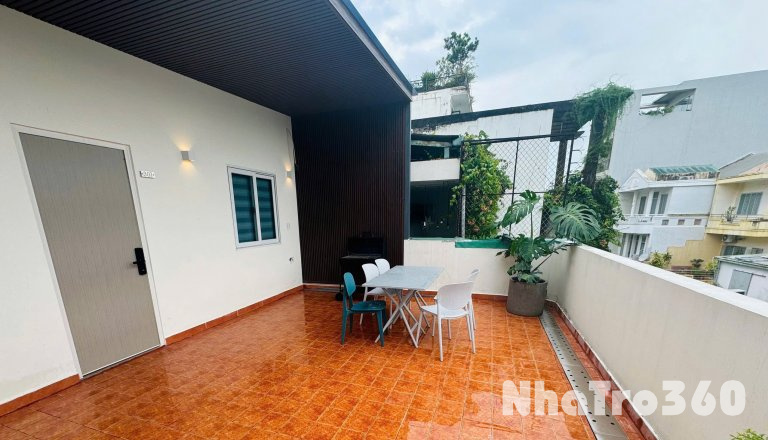 Cho thuê căn hộ ban công, Q1, Đường Huỳnh Khương Ninh, gần Chợ Tân Đinh, Công Viên Lê Văn Tám, Cầu Bông