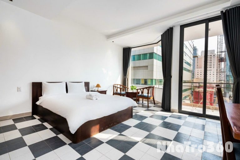 Cho thuê căn hộ quận 1 ban công ngay cầu Ba Son