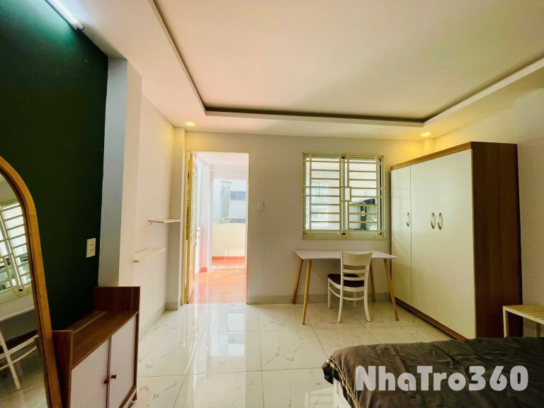 Căn hộ dịch vụ ban công tách bếp, gần chợ Bến Thành, Bitexco, phố đi bộ, công viên 23/9,...