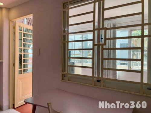 Căn hộ dịch vụ ban công tách bếp, gần chợ Bến Thành, Bitexco, phố đi bộ, công viên 23/9,...