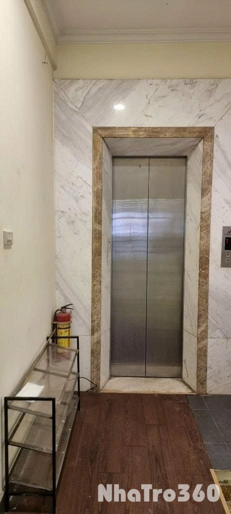 Nhà tôi cho thuê nhà hai cửa đi, mới, Duy Tân, 99m2x 4T vỉa hè 33 Tr