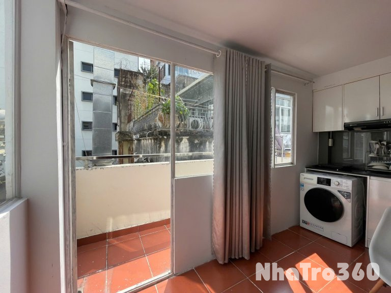 Căn hộ dịch vụ ban công tách bếp, gần chợ Bến Thành, Bitexco, phố đi bộ, công viên 23/9,...