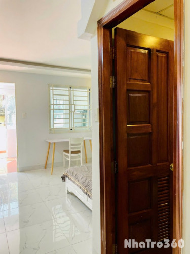 Căn hộ dịch vụ ban công tách bếp, gần chợ Bến Thành, Bitexco, phố đi bộ, công viên 23/9,...