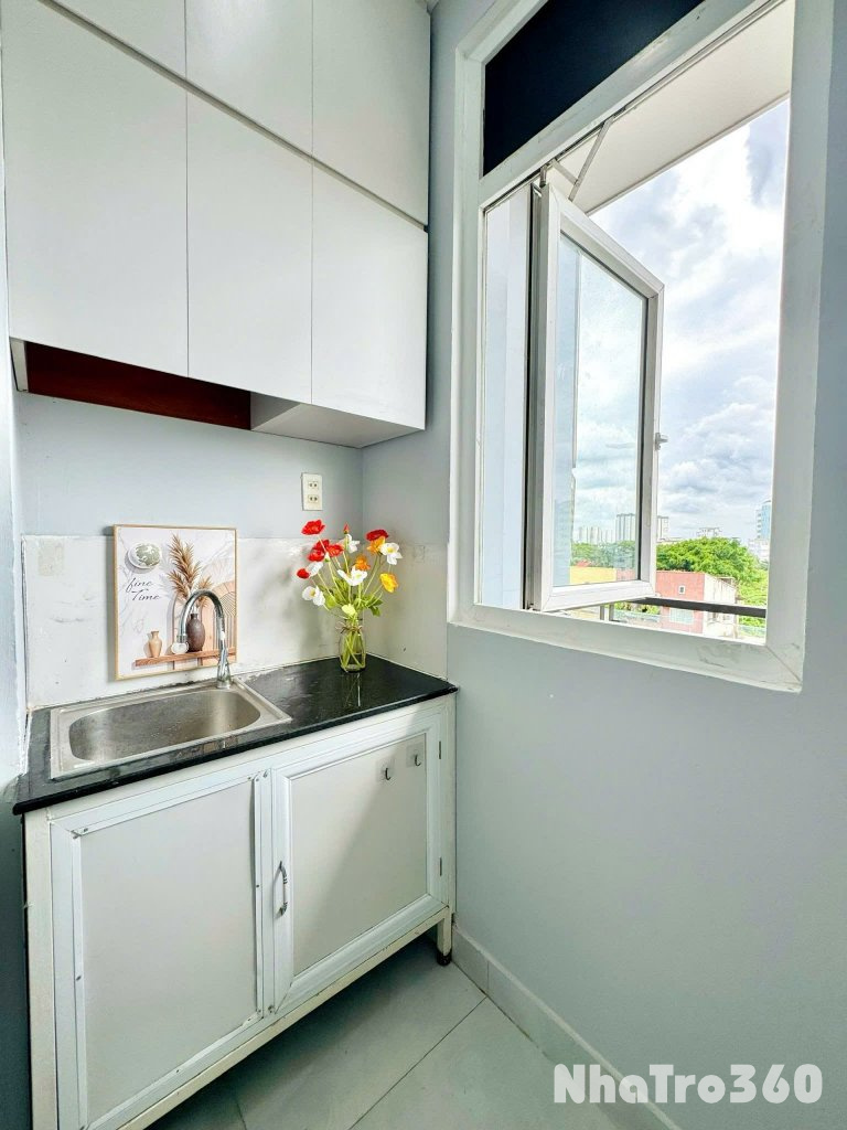 Cho thuê căn hộ ban công, Q1, đường Nguyễn Văn Cừ, gần Công Viên 23/9, cầu Nguyễn Văn Cừ, ĐH Sài Gòn