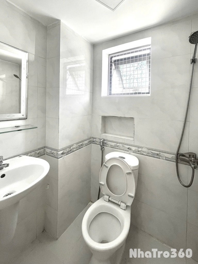 Phòng giá rẻ, hình thật, Full nội thất, cửa sổ