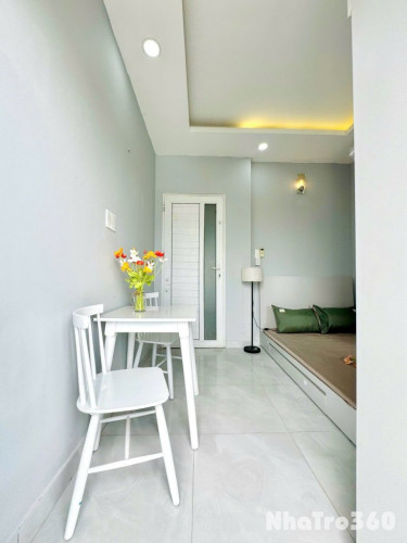 Cho thuê căn hộ ban công, Q1, đường Nguyễn Văn Cừ, gần Công Viên 23/9, cầu Nguyễn Văn Cừ, ĐH Sài Gòn