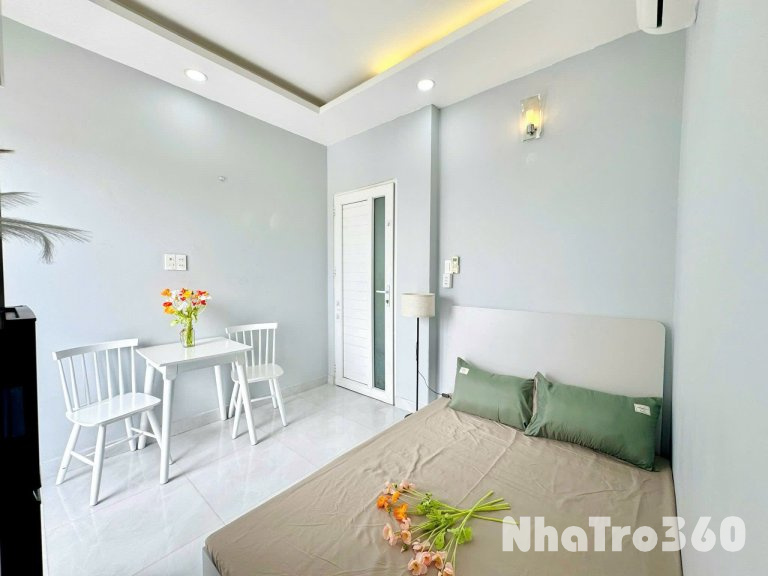 Cho thuê căn hộ ban công, Q1, đường Nguyễn Văn Cừ, gần Công Viên 23/9, cầu Nguyễn Văn Cừ, ĐH Sài Gòn