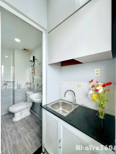 Cho thuê căn hộ ban công, Q1, đường Nguyễn Văn Cừ, gần Công Viên 23/9, cầu Nguyễn Văn Cừ, ĐH Sài Gòn