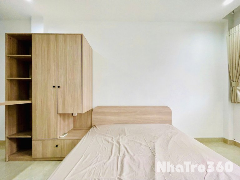 Cho thuê studio ban công cách công viên Lê Văn Tám chỉ 100m, gần chợ Tân Định, nhà thờ Tân Định,...