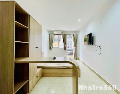 Cho thuê studio ban công cách công viên Lê Văn Tám chỉ 100m, gần chợ Tân Định, nhà thờ Tân Định,...