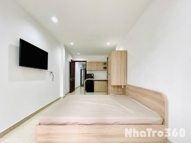 Cho thuê studio ban công cách công viên Lê Văn Tám chỉ 100m, gần chợ Tân Định, nhà thờ Tân Định,...