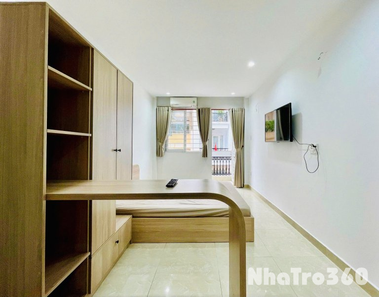 Cho thuê studio ban công cách công viên Lê Văn Tám chỉ 100m, gần chợ Tân Định, nhà thờ Tân Định,...