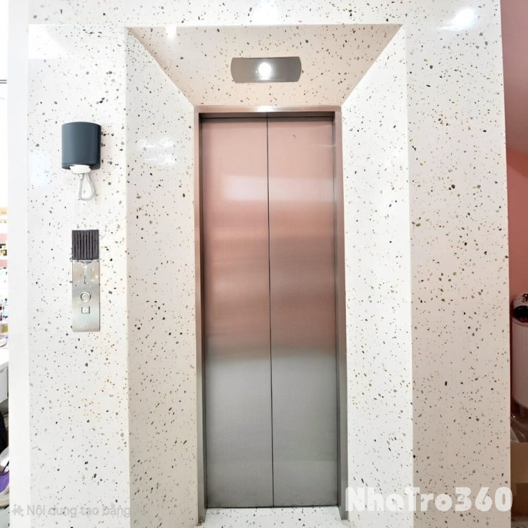 Cho thuê nhà mới, hai cửa đi, Đội Cấn, thang máy; vỉa hè 97m2* 5T- 32 Tr