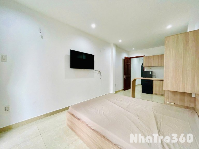Cho thuê studio ban công cách công viên Lê Văn Tám chỉ 100m, gần chợ Tân Định, nhà thờ Tân Định,...