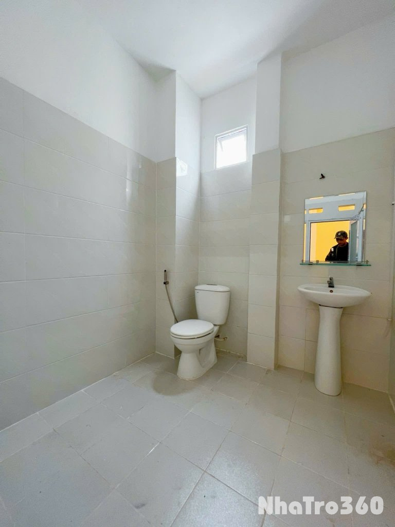 Cho thuê Studio ban công ngay cầu vượt 3/2, gần Vạn Hạnh Mall, Đh UEH, Đh Huflit, Siêu thị Sài gòn,...   