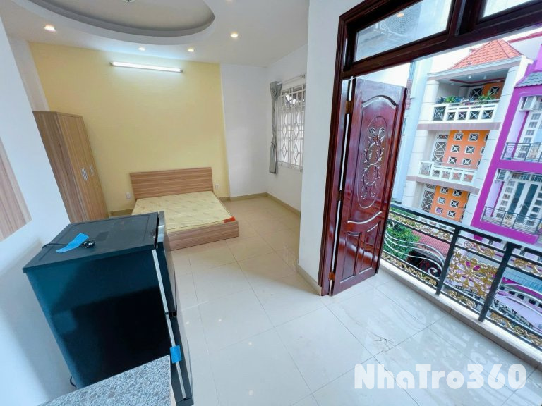 Cho thuê Studio ban công ngay cầu vượt 3/2, gần Vạn Hạnh Mall, Đh UEH, Đh Huflit, Siêu thị Sài gòn,...   