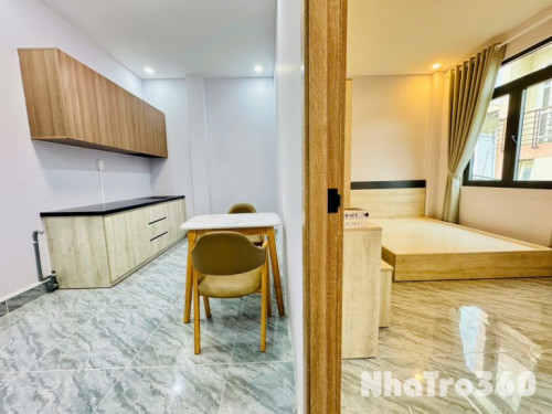 Căn hộ tách bếp, ban công Quận 4, Full nội thất