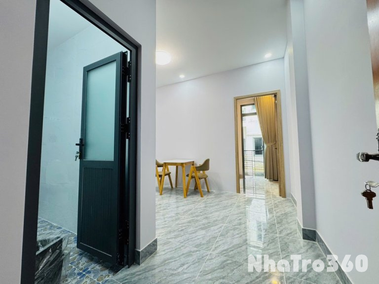 Căn hộ tách bếp, ban công Quận 4, Full nội thất