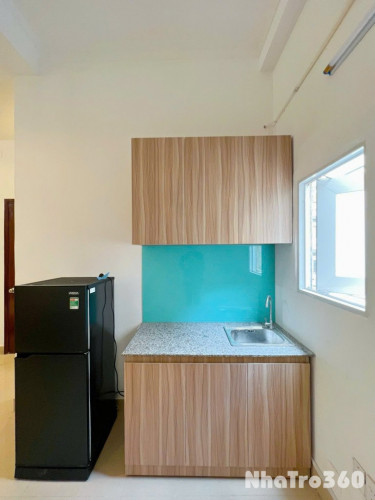 Cho thuê Studio ban công ngay cầu vượt 3/2, gần Vạn Hạnh Mall, Đh UEH, Đh Huflit, Siêu thị Sài gòn,...   