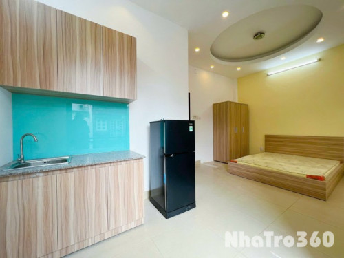 Cho thuê Studio ban công ngay cầu vượt 3/2, gần Vạn Hạnh Mall, Đh UEH, Đh Huflit, Siêu thị Sài gòn,...   