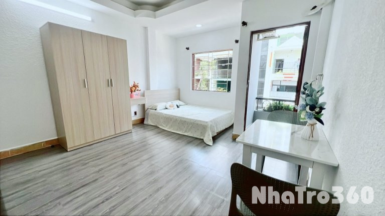 Studio ban công Q4, thang máy, mặt tiền Khánh Hội