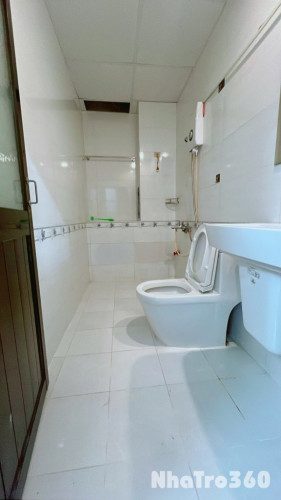 Cho thuê căn hộ ban công, Q4, Đường Khánh Hội, gần ĐH Nguyễn Tất Thành, ĐH Luật, Chợ Xóm Chiếu