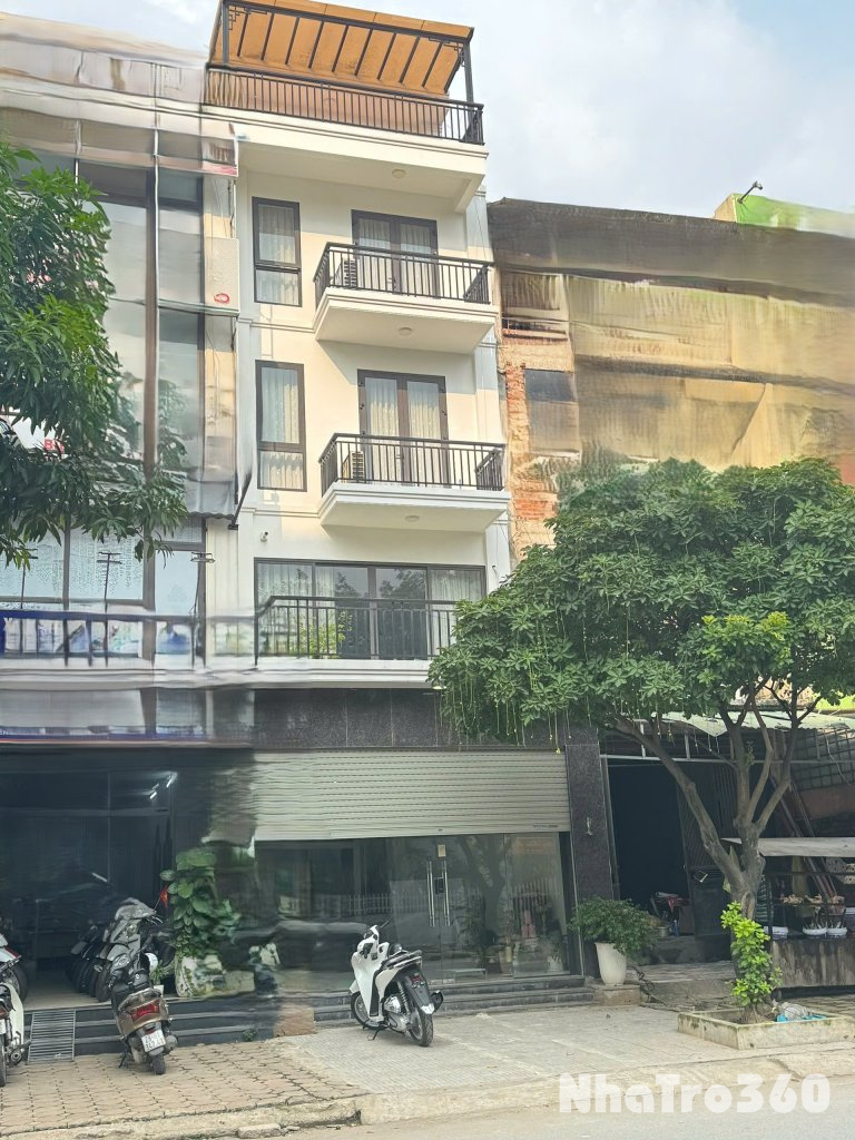 Cần cho thuê nhà mặt phố Yên Xá,  100m² x 5 tầng, có thang máy 35 triệu KD sạch sẽ VP, onl