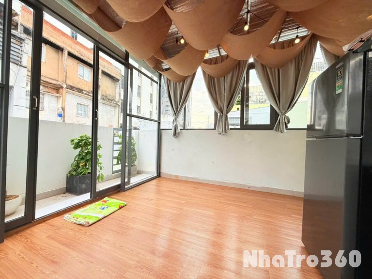 Cho thê căn hộ 1PN ban công quận 1, full nội thất