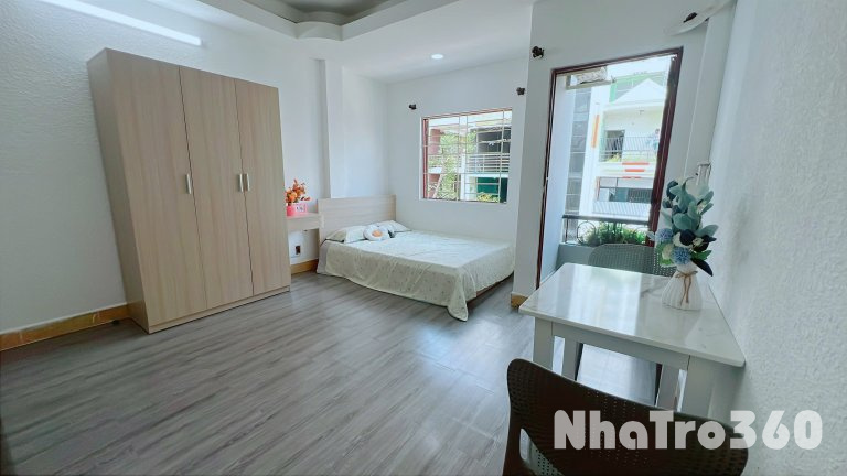 Cho thuê căn hộ ban công, Q4, Đường Khánh Hội, gần ĐH Nguyễn Tất Thành, ĐH Luật, Chợ Xóm Chiếu