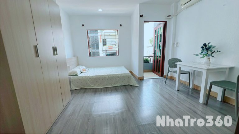 Cho thuê căn hộ ban công, Q4, Đường Khánh Hội, gần ĐH Nguyễn Tất Thành, ĐH Luật, Chợ Xóm Chiếu