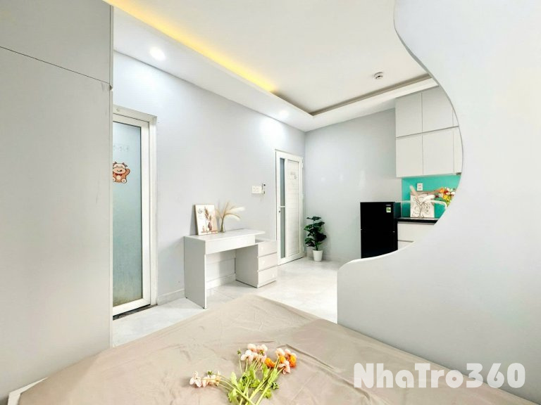 Cho thuê căn hộ ban công, Q1, đường Nguyễn Văn Cừ, gần Công Viên 23/9, cầu Nguyễn Văn Cừ, ĐH Sài Gòn