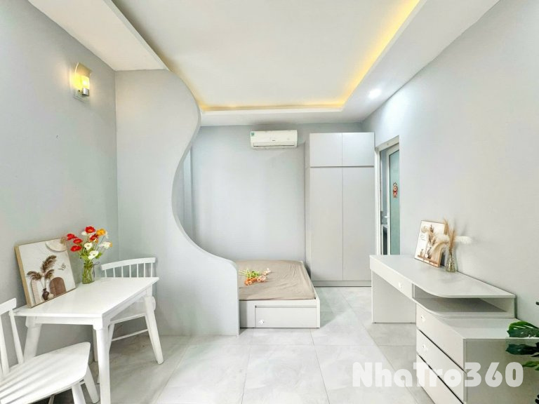 Cho thuê căn hộ ban công, Q1, đường Nguyễn Văn Cừ, gần Công Viên 23/9, cầu Nguyễn Văn Cừ, ĐH Sài Gòn