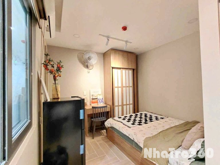 Căn hộ cửa sổ Quận 1, máy giặt riêng, gần Bùi Viện