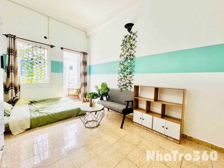 Cho thuê căn hộ ban công, Q4, Đường Đoàn Văn Bơ, gần ĐH Nguyễn Tất Thành, ĐH Luật, Chợ Xóm Chiếu