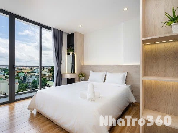 Phòng ban công 30m2 quận 10 có thang máy