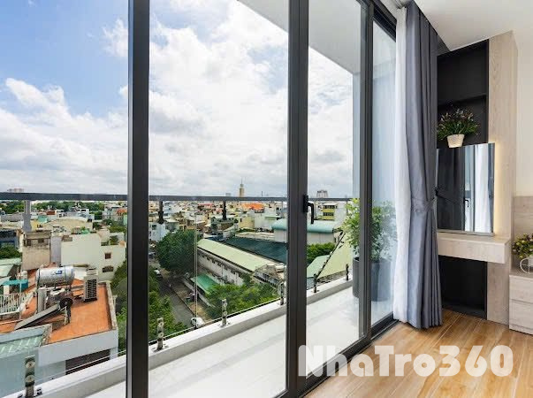 Phòng ban công 30m2 quận 10 có thang máy