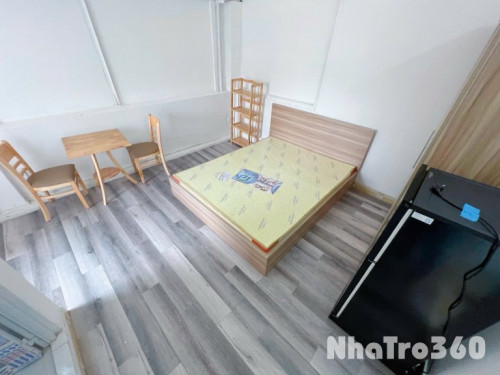 Cho thuê căn hộ ban công, Q10, đường 3/2, gần Sân Vận Động Phú Thọ, Nhà Thờ Đồng Tiến, ĐH Bách Khoa