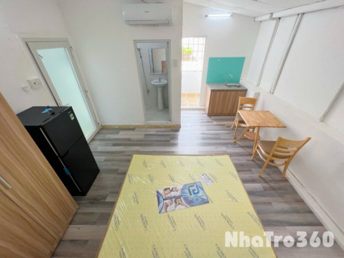 Cho thuê căn hộ ban công, Q10, đường 3/2, gần Sân Vận Động Phú Thọ, Nhà Thờ Đồng Tiến, ĐH Bách Khoa