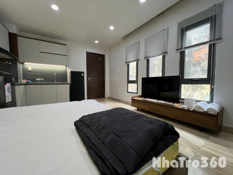 Võ Văn Kiệt Q1 - Studio cửa sổ thoáng full nội thất ngay trung tâm thành phố.