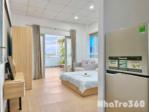 Cho thuê phòng ban công rộng 50m², gần Vạn Hạnh Mall, siêu thị Go, Đh Bách Khoa, Đh Huflit,...