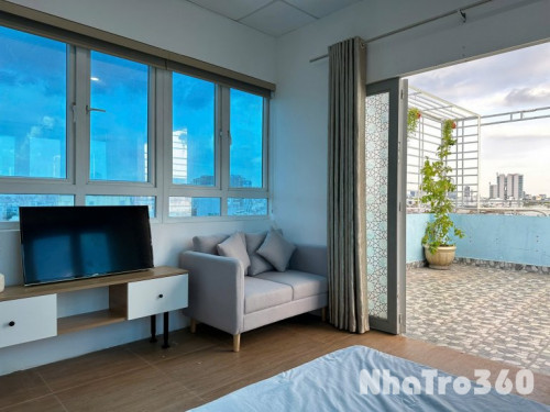 Cho thuê phòng ban công rộng 50m², gần Vạn Hạnh Mall, siêu thị Go, Đh Bách Khoa, Đh Huflit,...