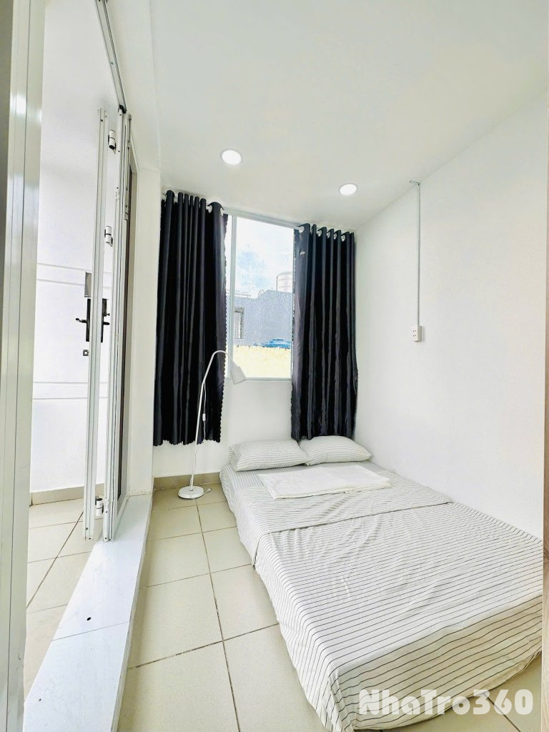 Cho thuê căn hộ 2PN Ban công Cửa sổ thoáng Q1 gần Nowzone, công an Thành Phố, chợ Bến Thành